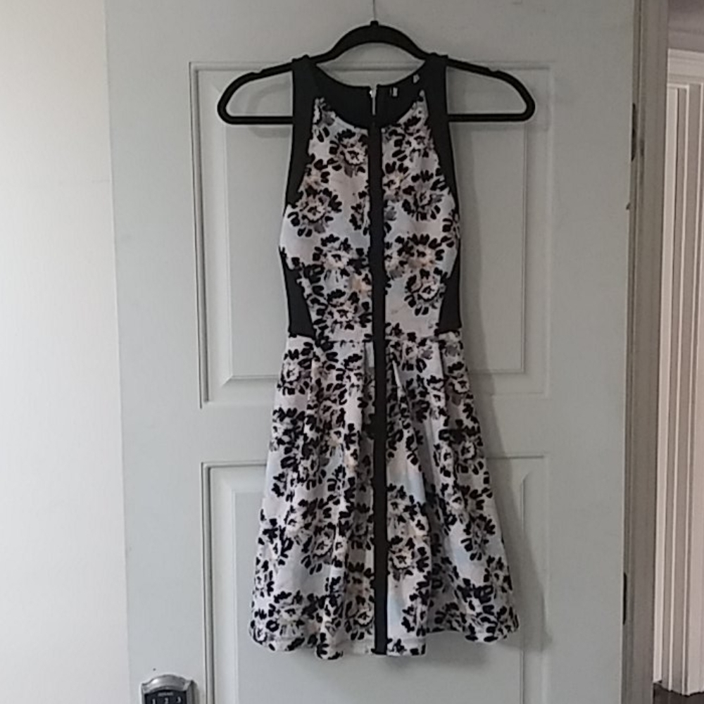 Worn once waiste fitted dress.